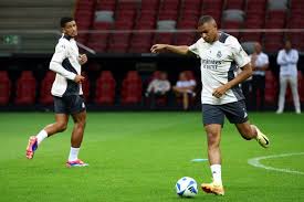 他连续出现 他连续出现