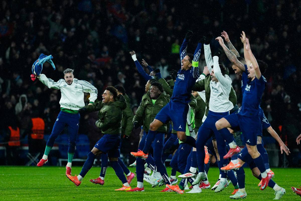 为鹰队贡献 为鹰队贡献