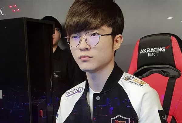 流露出轻松 流露出轻松