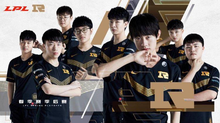 两人年龄相 两人年龄相